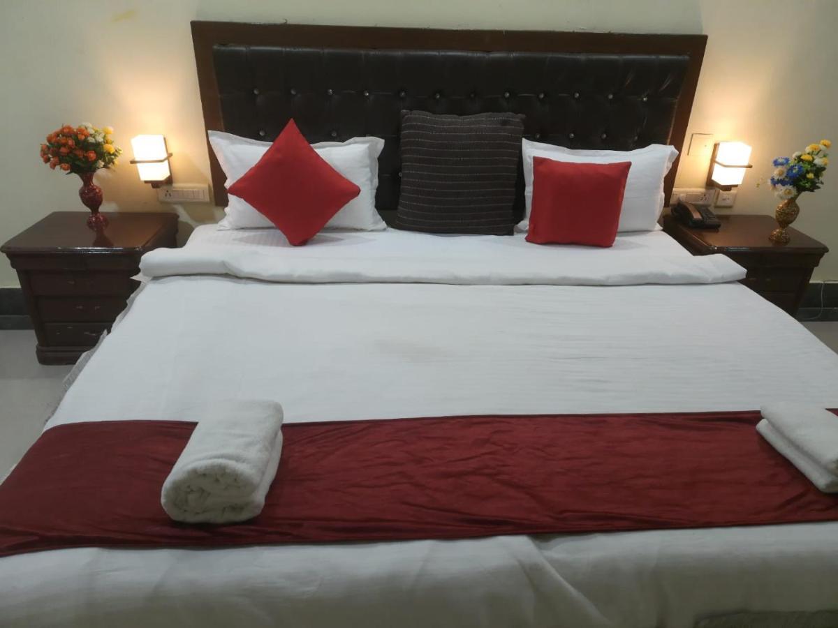 Hotel Surya Beach Inn Пурі Екстер'єр фото