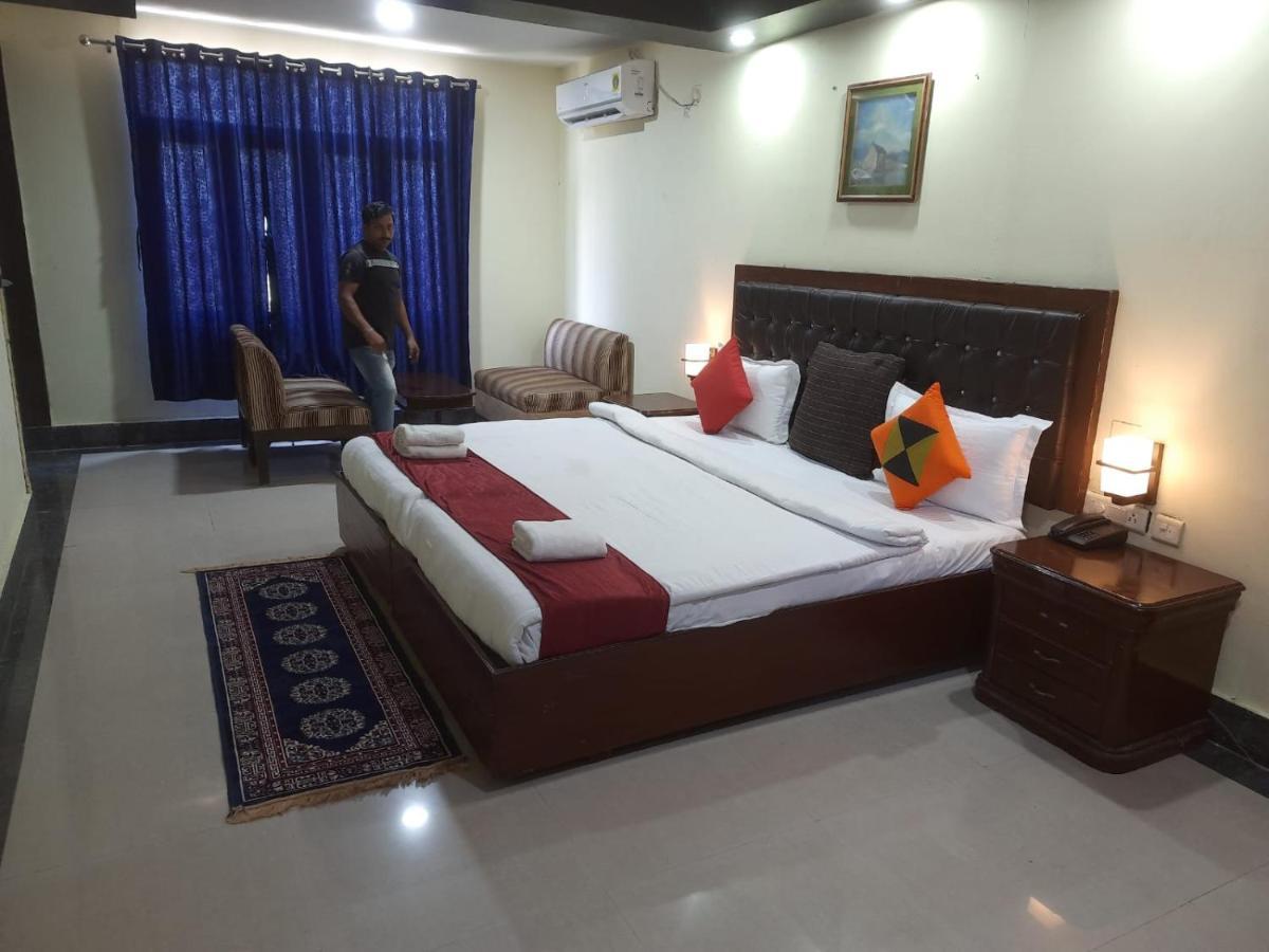 Hotel Surya Beach Inn Пурі Екстер'єр фото