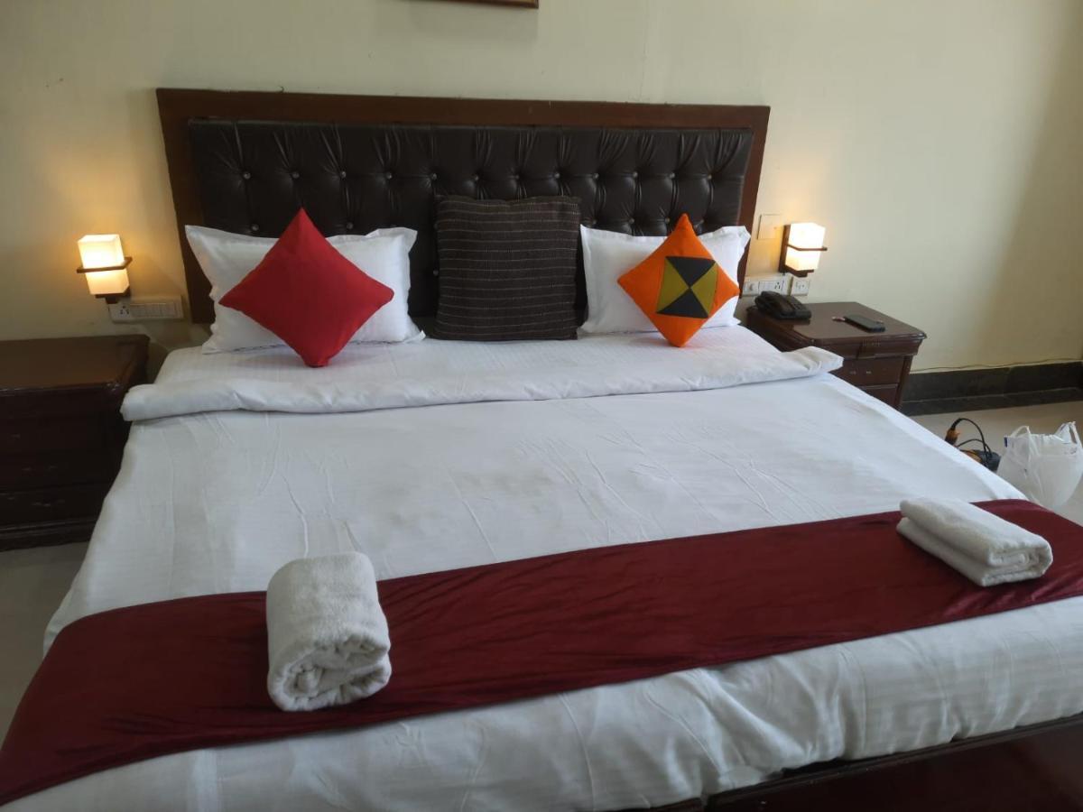 Hotel Surya Beach Inn Пурі Екстер'єр фото