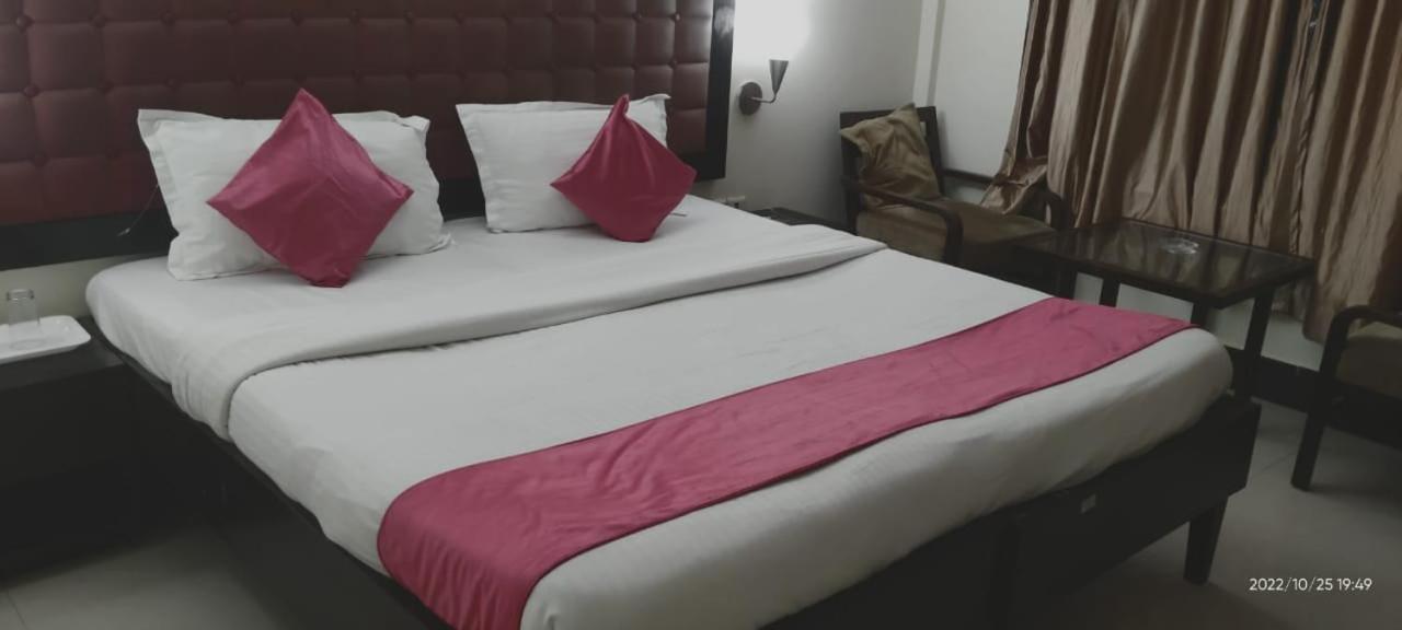 Hotel Surya Beach Inn Пурі Екстер'єр фото