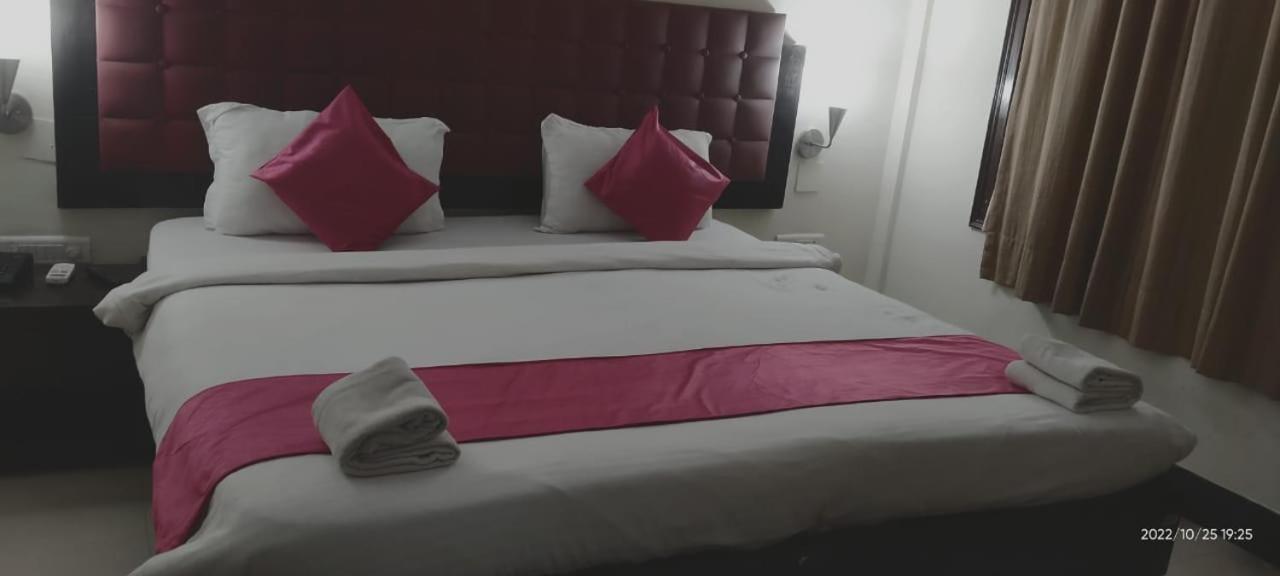 Hotel Surya Beach Inn Пурі Екстер'єр фото